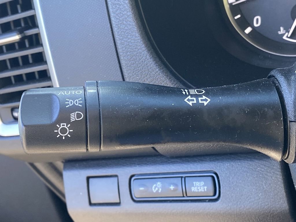 Used 2023 Nissan Frontier SV image 39