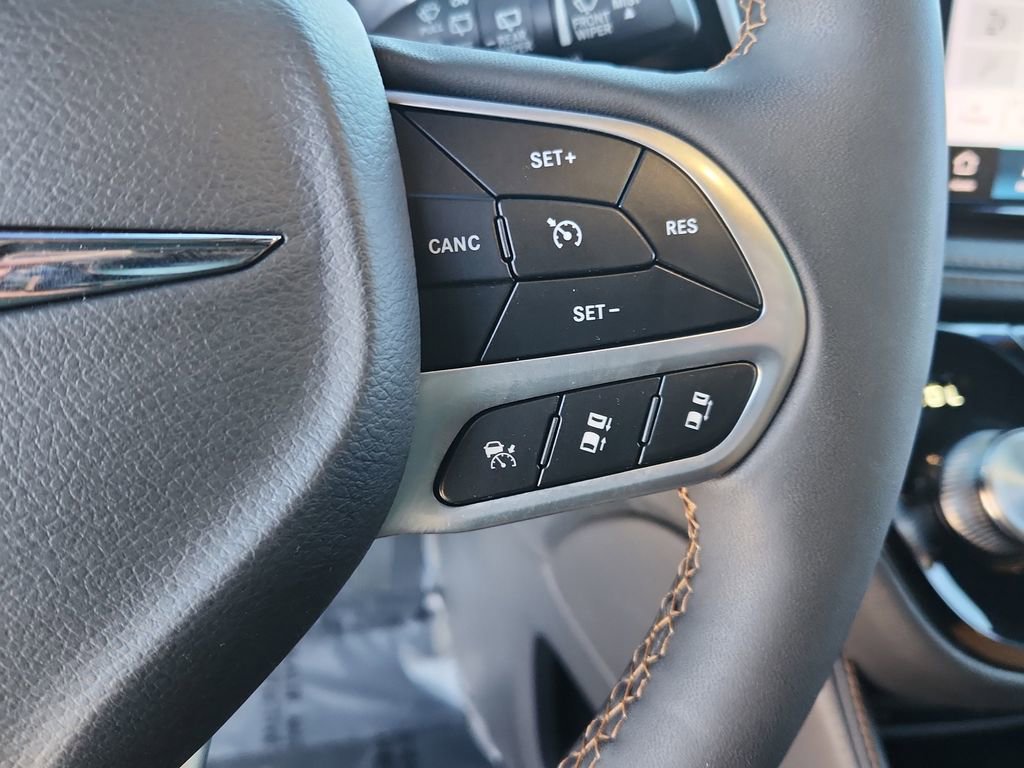 Used 2023 Chrysler Pacifica Pinnacle image 23
