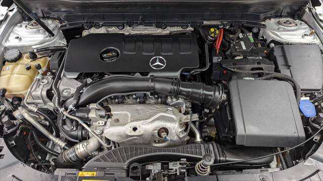 Used 2021 Mercedes-Benz GLB 250 w/ Premium Package image 33