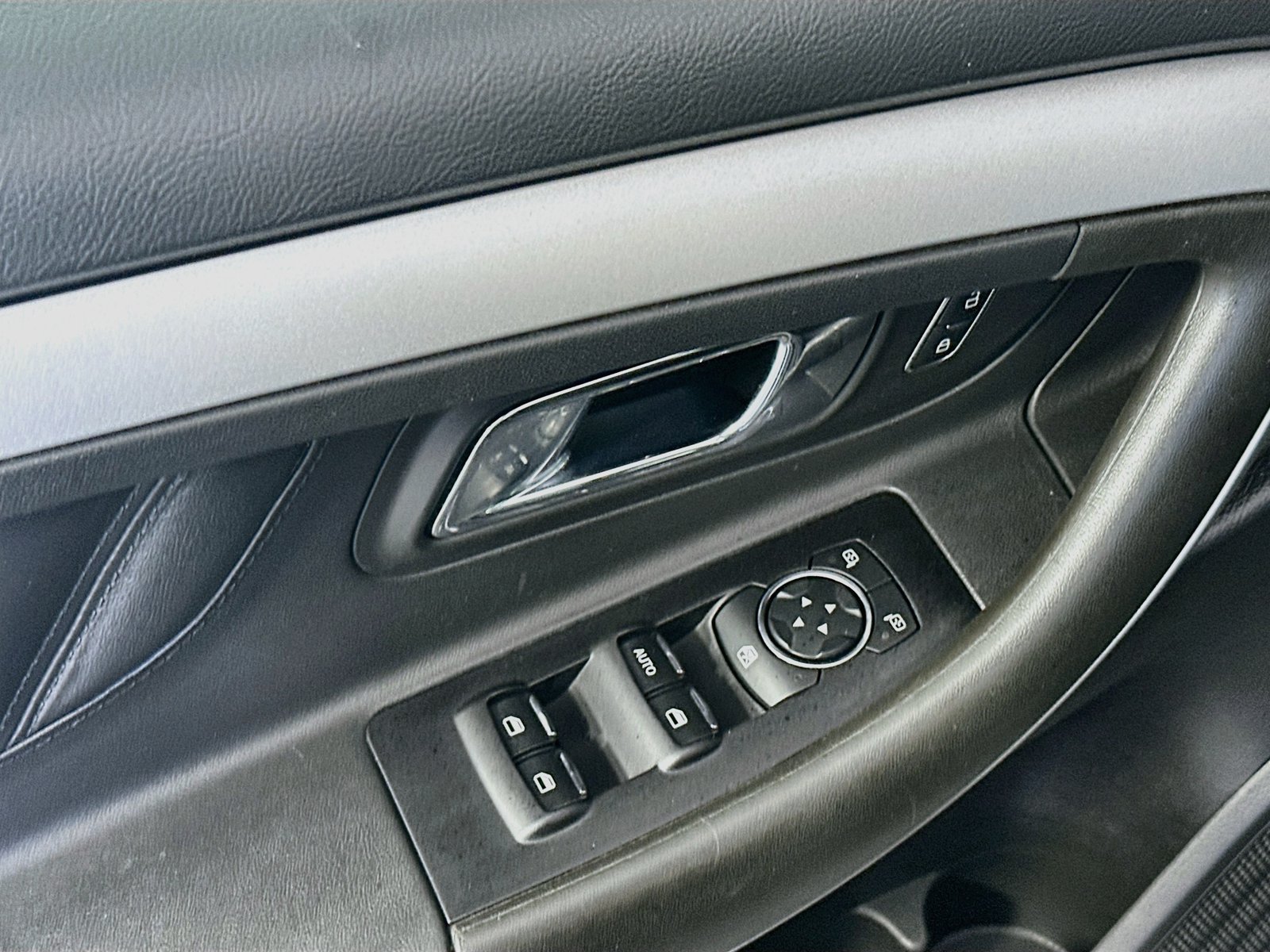 Used 2019 Ford Taurus SEL w/ Equipment Group 201A FWD image 18
