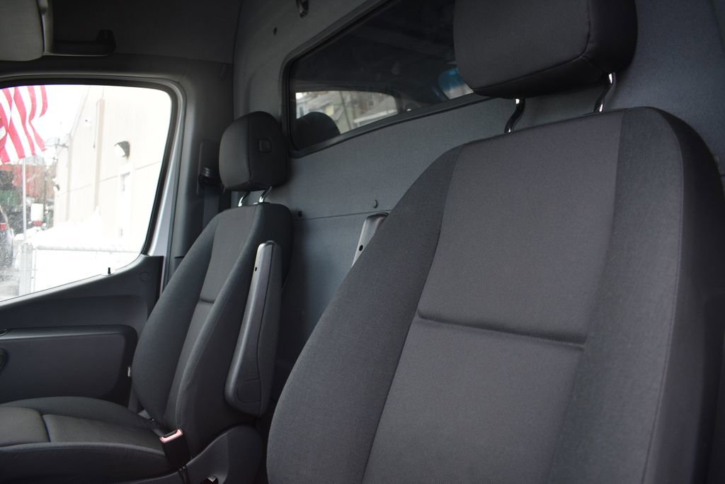 Used 2024 Mercedes-Benz eSprinter 170 Cargo image 10