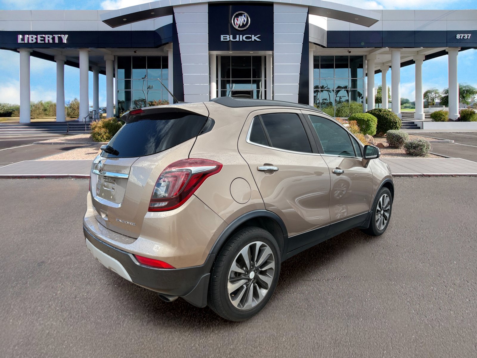 Used 2018 Buick Encore Essence FWD image 2