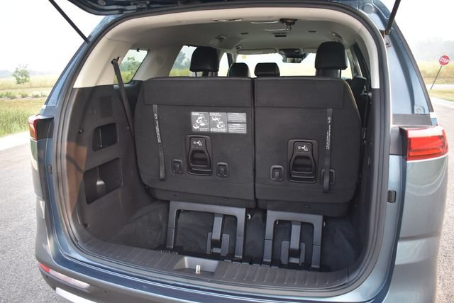 Certified 2023 Kia Carnival EX FWD image 17