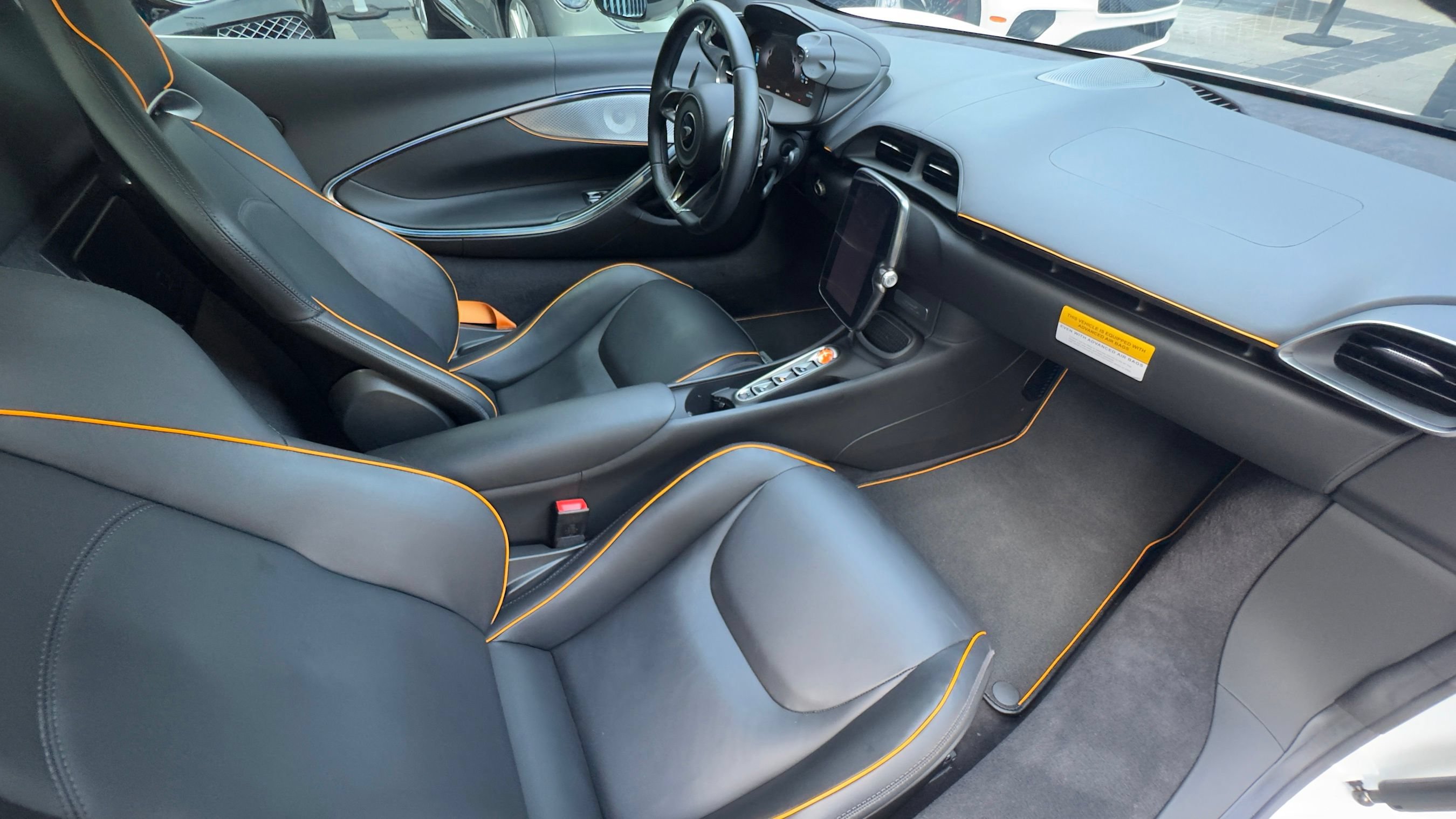 Used 2025 McLaren Artura Spider RWD image 2