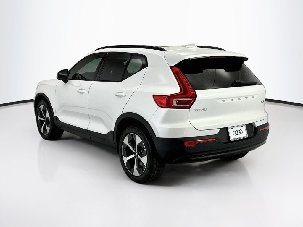 Used 2023 Volvo XC40 B5 Plus w/ Driver Assist Package AWD/4WD image 7