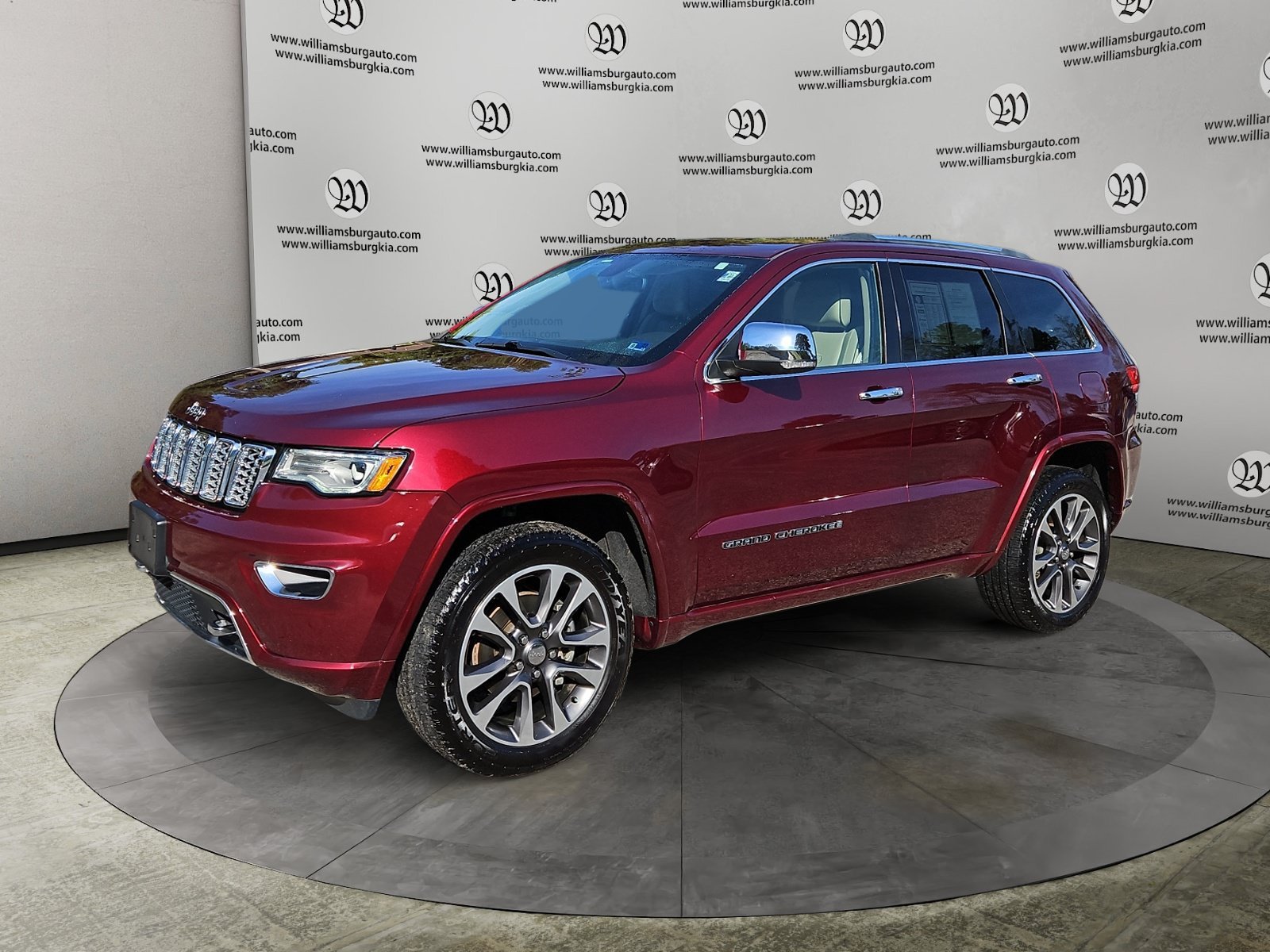 Used 2018 Jeep Grand Cherokee Overland AWD/4WD image 1