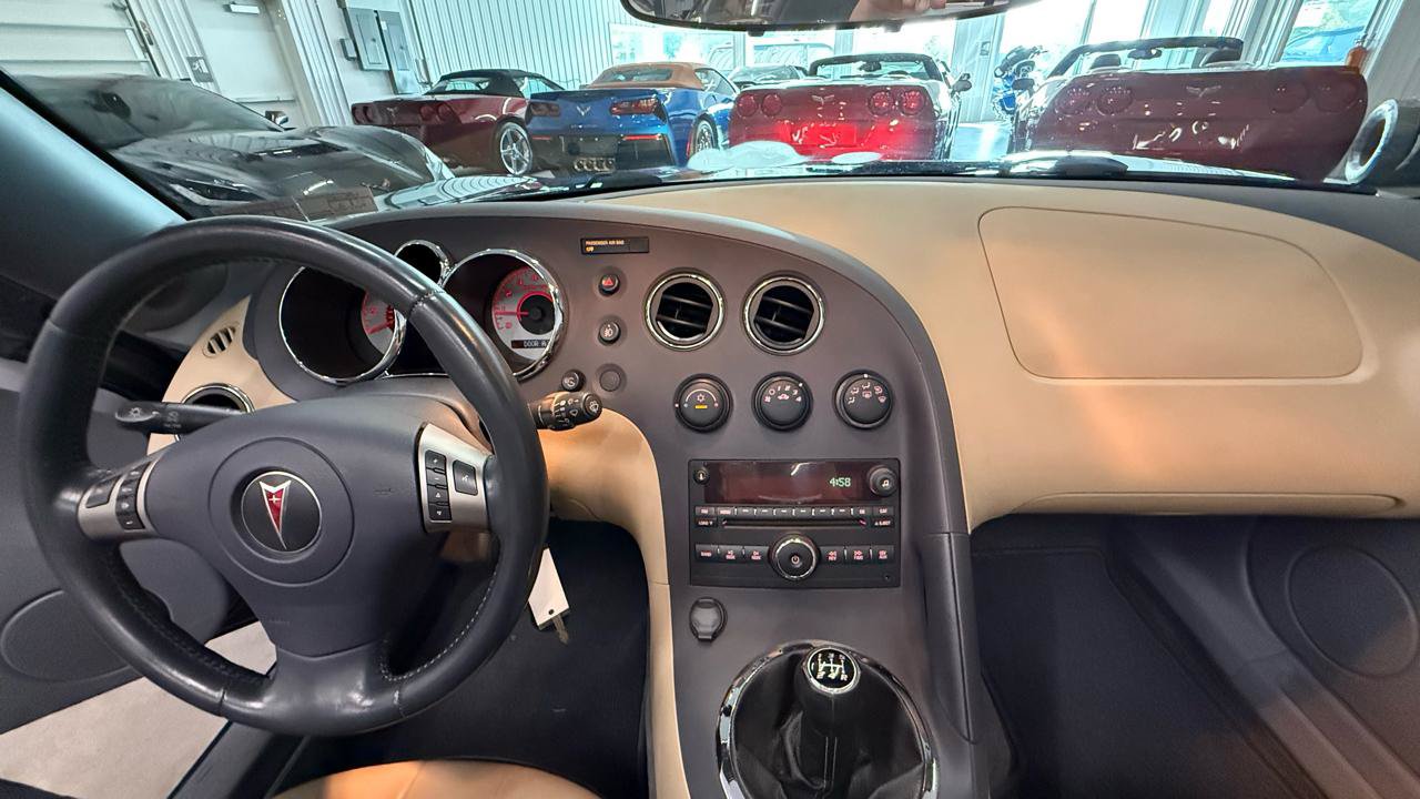Used 2006 Pontiac Solstice Convertible w/ Premium Package RWD image 23