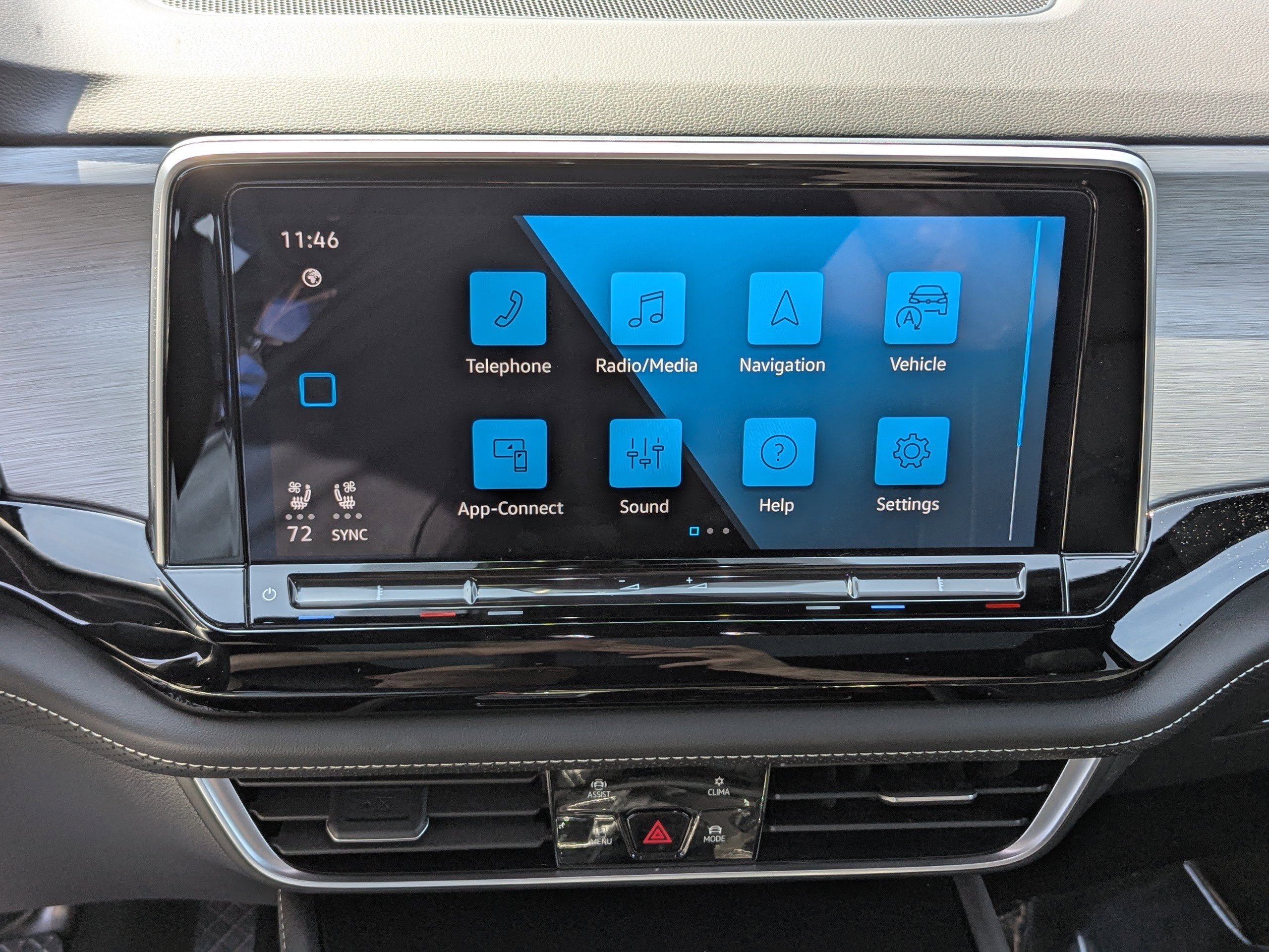 Used 2024 Volkswagen Atlas Cross Sport SE w/ Panoramic Sunroof Package image 24