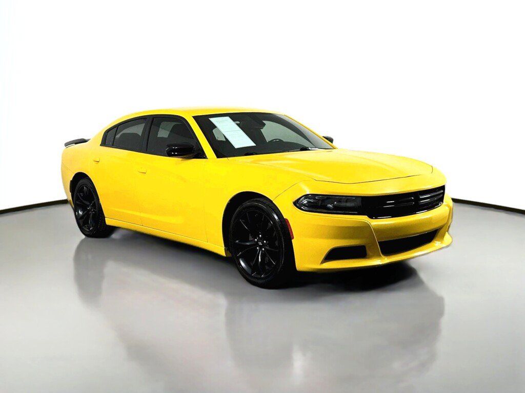 Used 2017 Dodge Charger SE w/ Blacktop Package RWD image 7