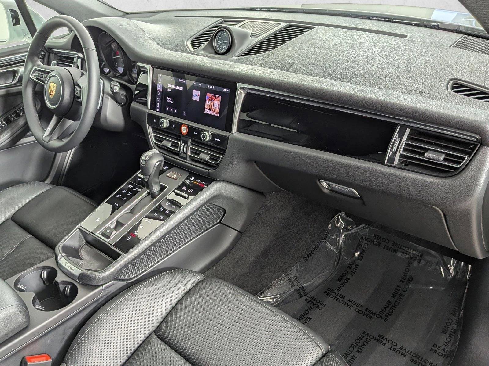Certified 2025 Porsche Macan Turbo AWD/4WD image 24