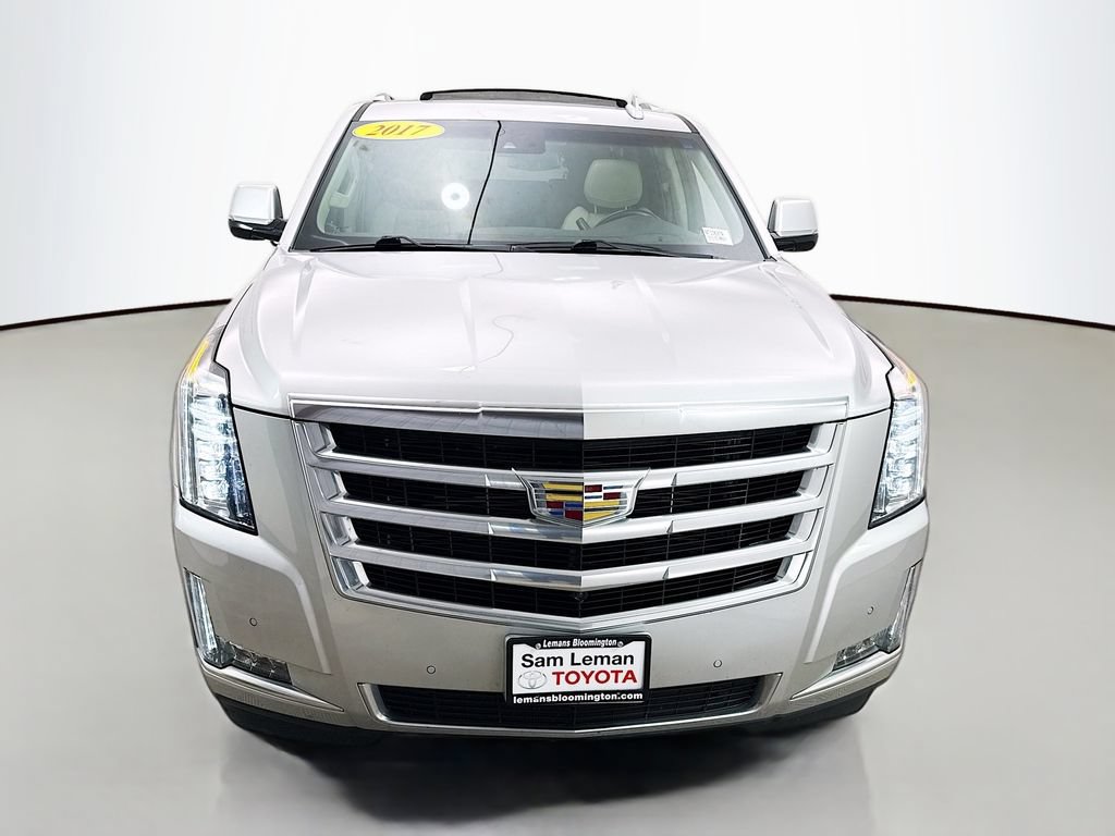 Used 2017 Cadillac Escalade ESV Luxury AWD/4WD image 2