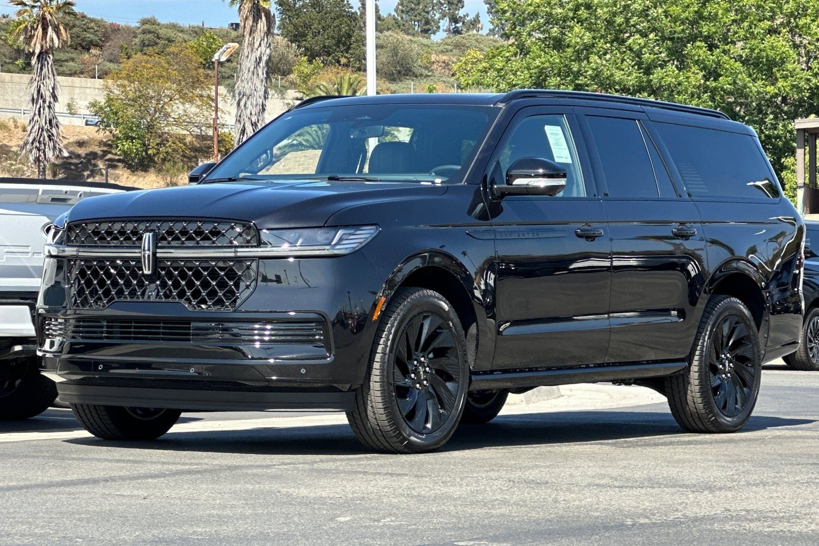 New 2026 Lincoln Navigator L Reserve w/ Jet Appearance Package AWD/4WD image 7