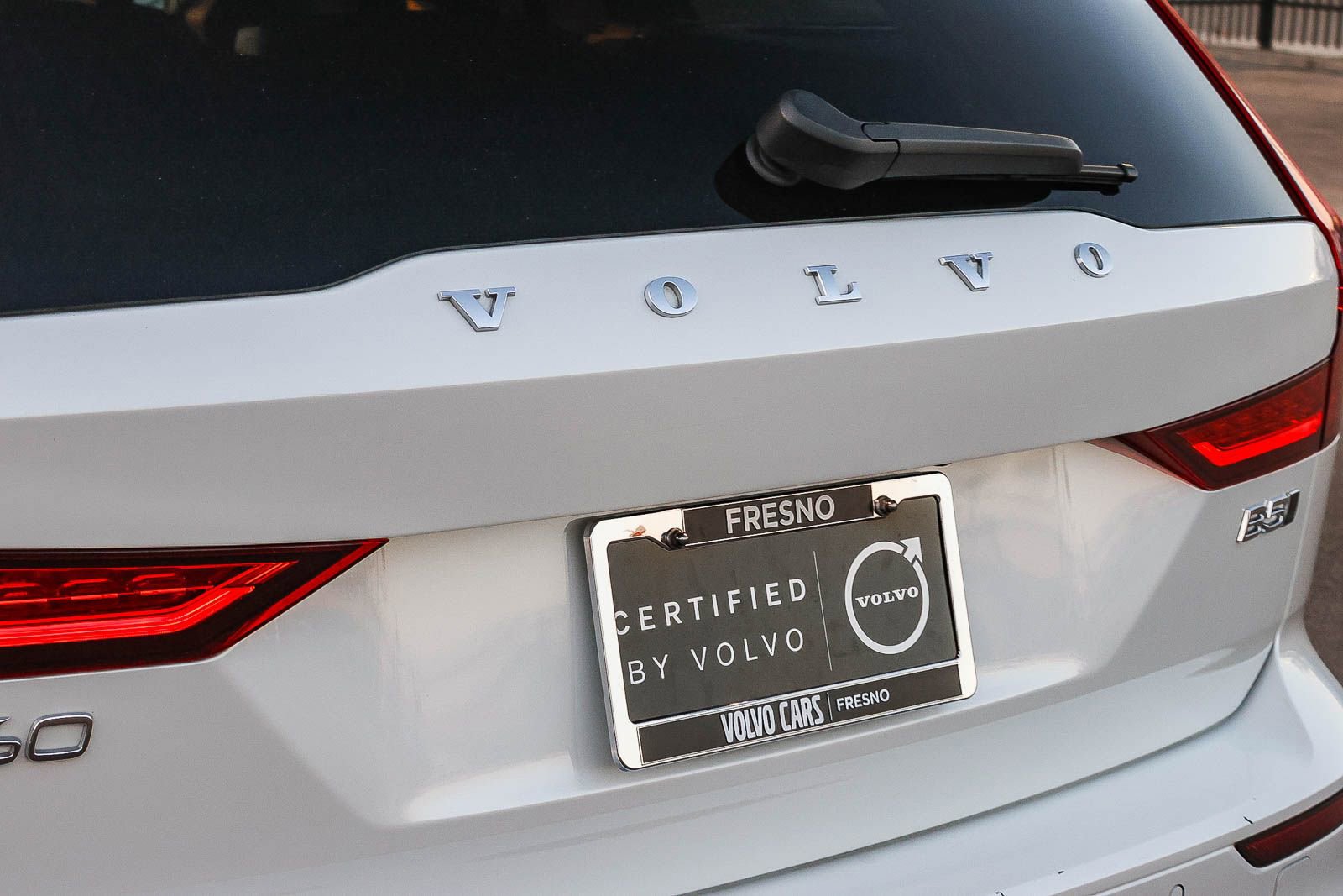 Used 2025 Volvo V60 B5 Cross Country Plus image 12