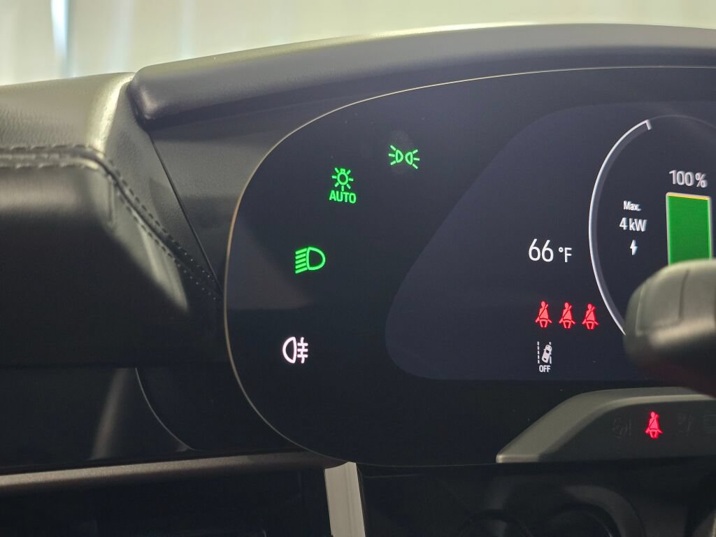 Certified 2025 Porsche Taycan 4S AWD/4WD image 40