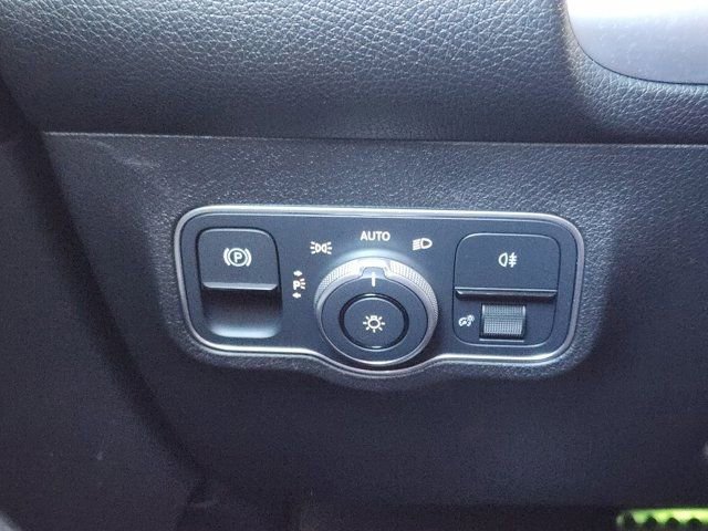 Used 2022 Mercedes-Benz GLB 250 4MATIC image 23