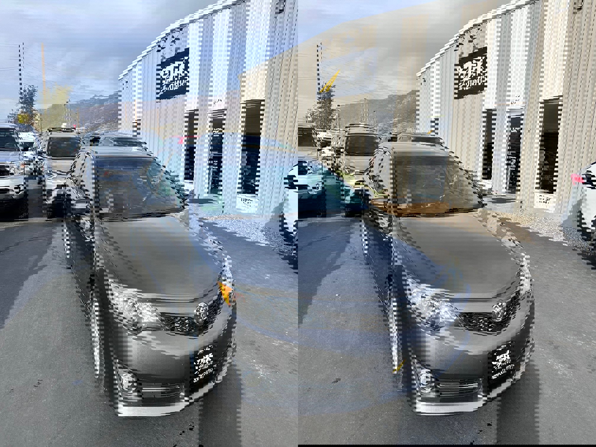 Used 2014 Toyota Camry SE image 1