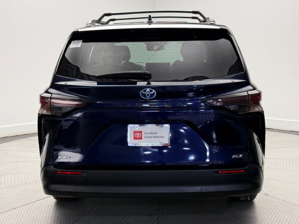 Used 2025 Toyota Sienna XLE w/ XLE Plus Package FWD image 6