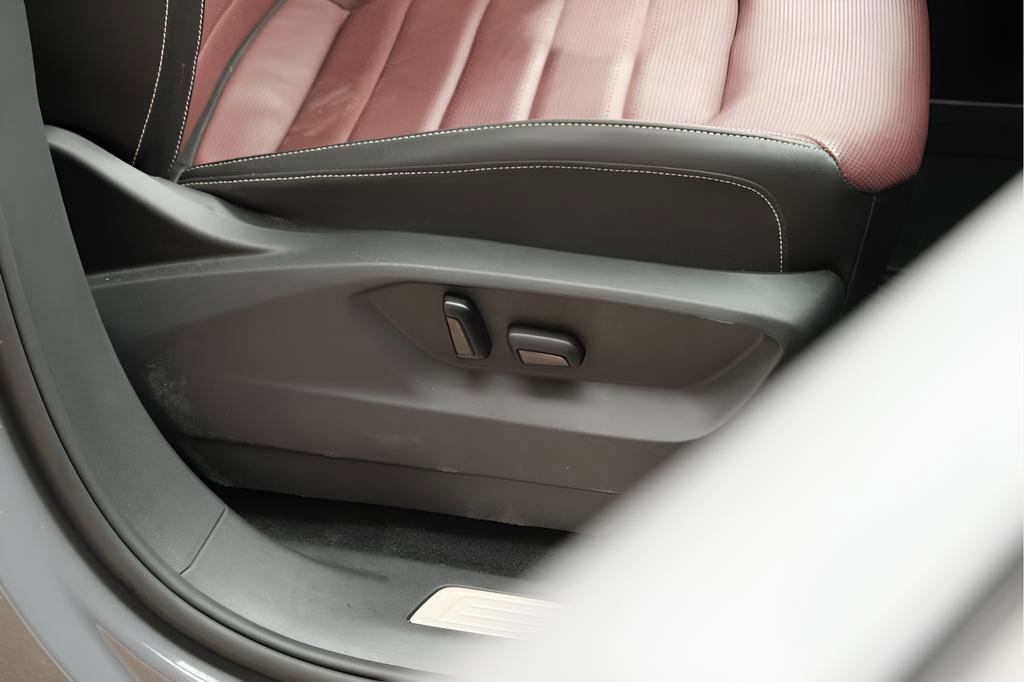 Used 2023 Volkswagen Atlas Cross Sport SEL Premium R-Line image 27