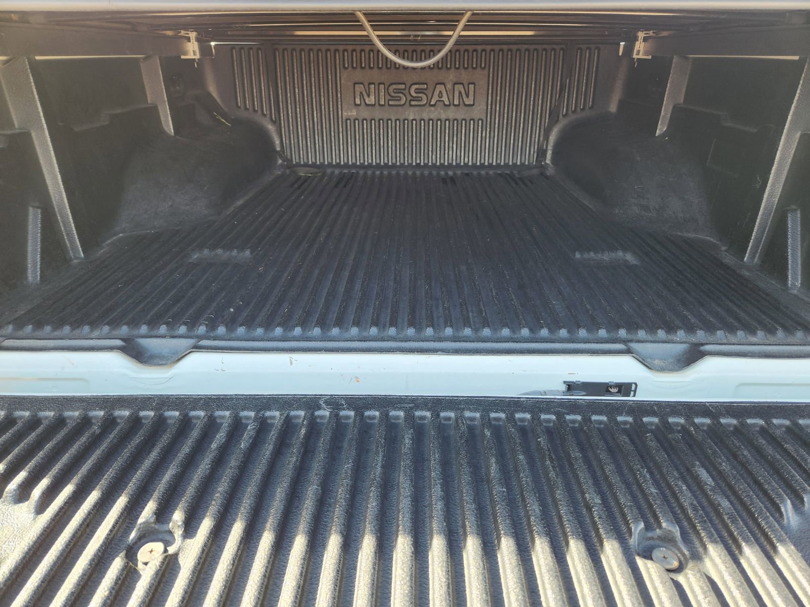 Used 2018 Nissan Frontier SV image 34