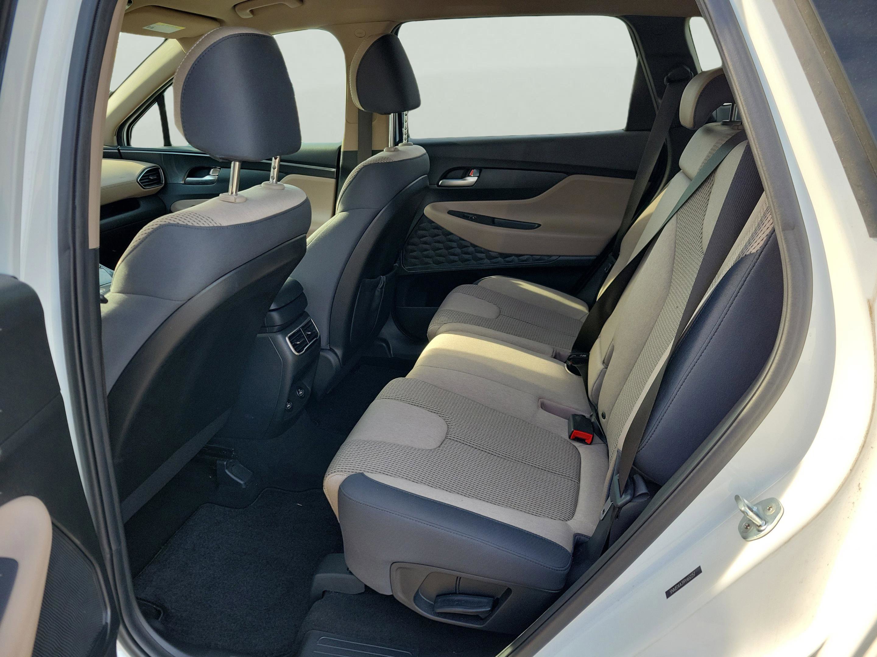 Certified 2023 Hyundai Santa Fe SE image 9