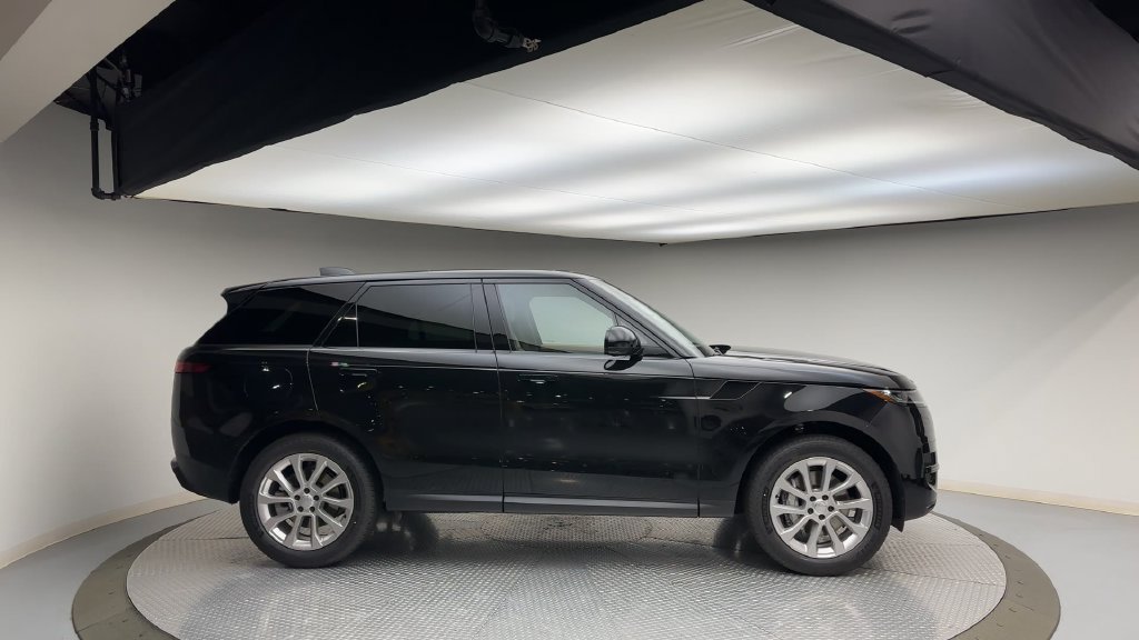 Used 2024 Land Rover Range Rover Sport SE AWD/4WD image 9