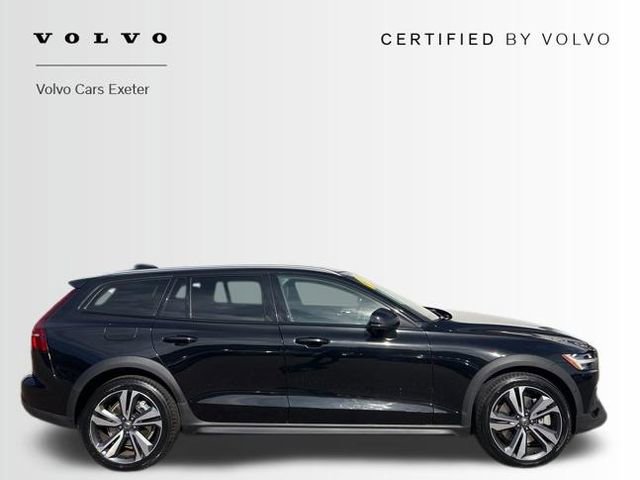 Used 2025 Volvo V60 B5 Cross Country Plus image 4