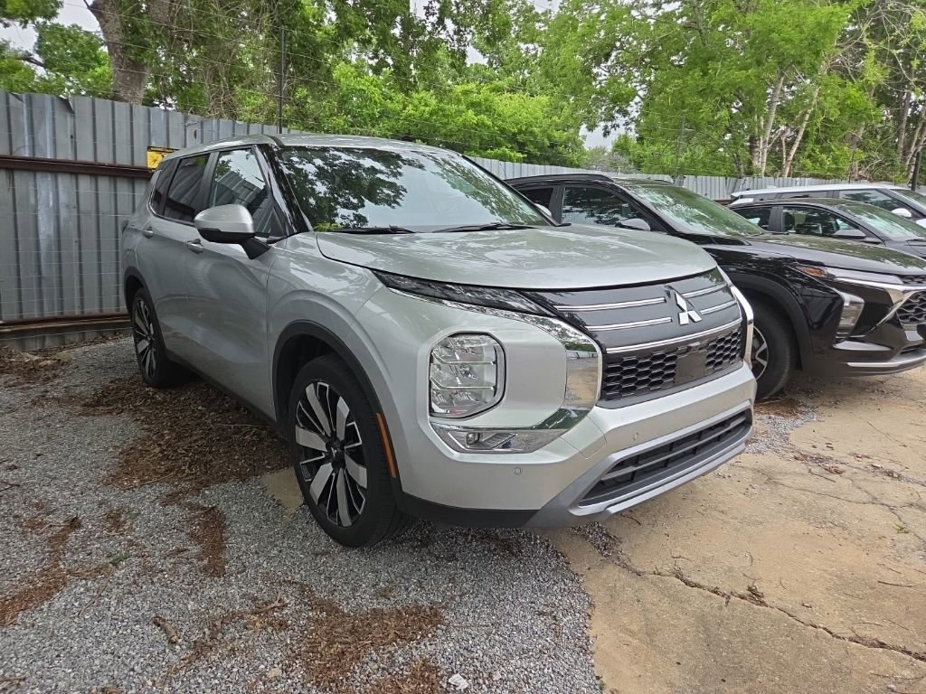 Used 2025 Mitsubishi Outlander SE FWD image 6