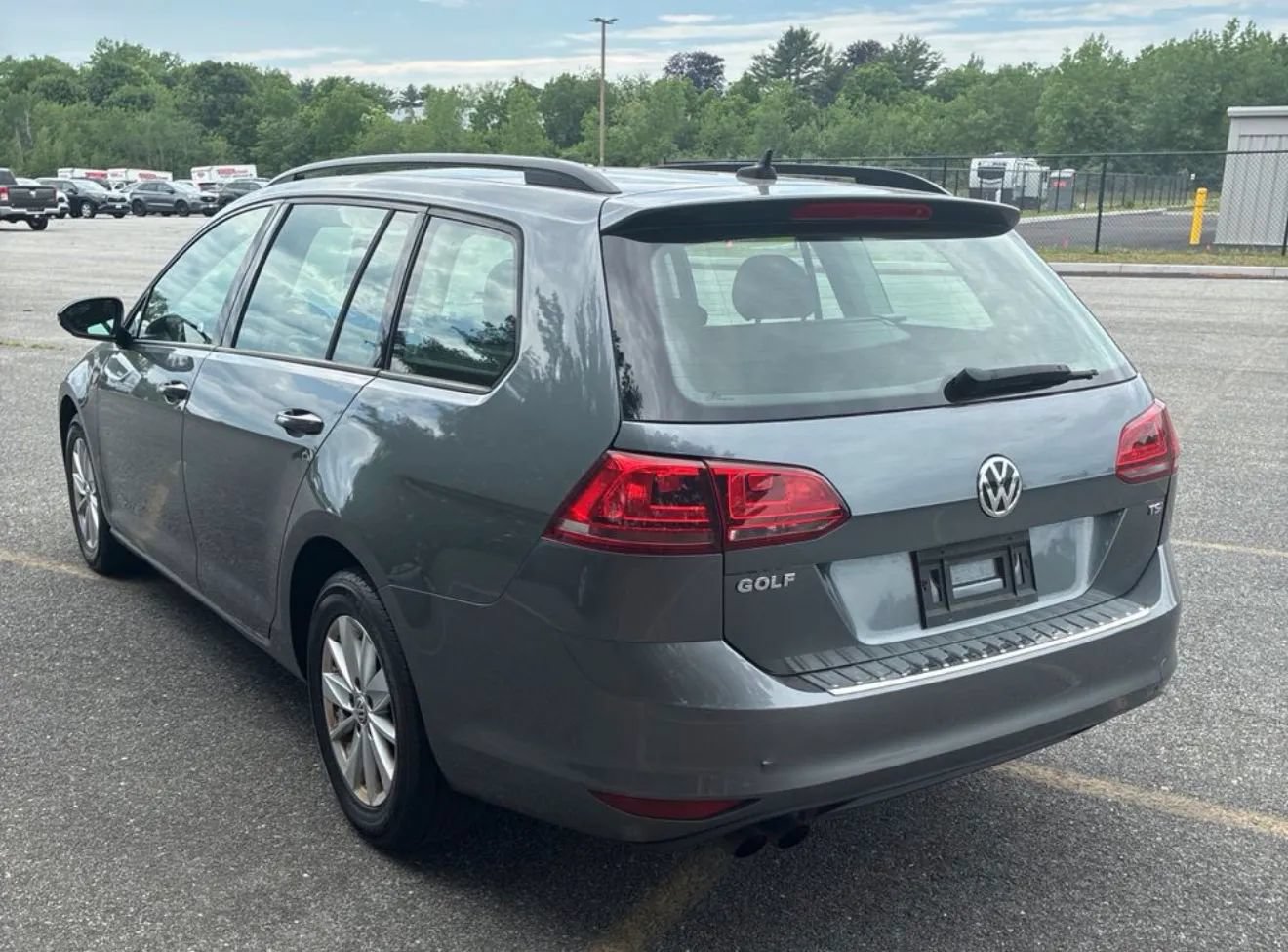 Used 2017 Volkswagen Golf S FWD image 2