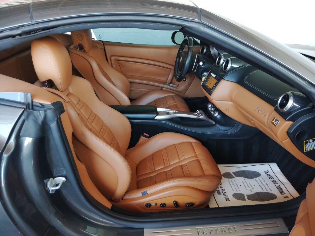 Used 2014 Ferrari California RWD image 12