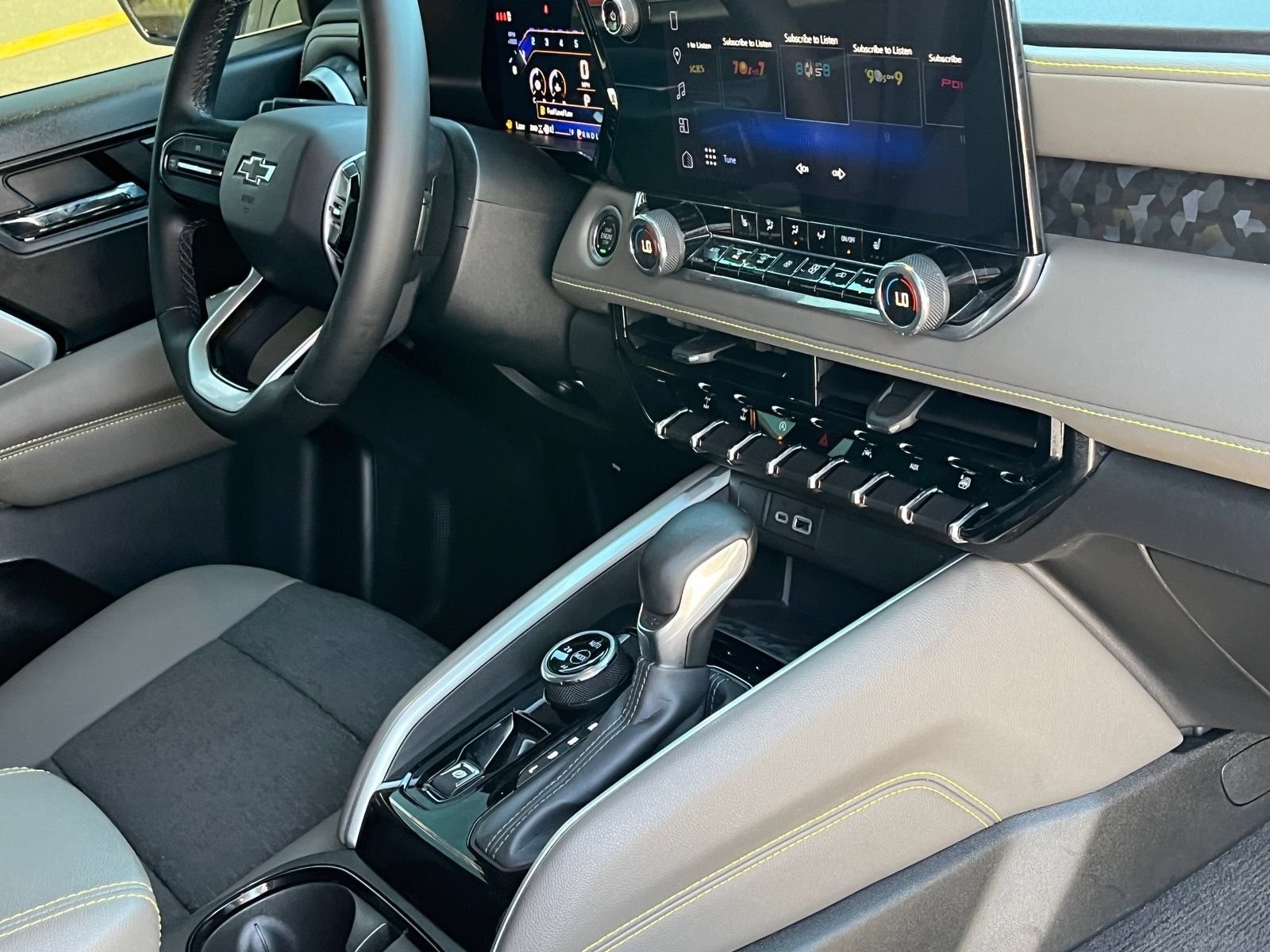 Used 2024 Chevrolet Colorado ZR2 w/ Technology Package AWD/4WD image 9