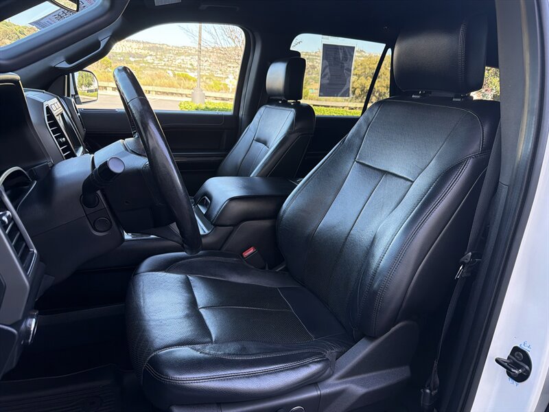 Used 2018 Ford Expedition XLT w/ Equipment Group 202A RWD image 13