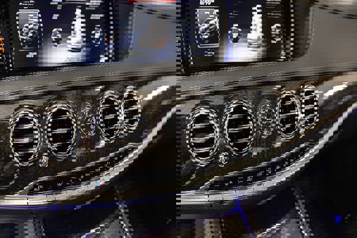 Used 2017 Mercedes-Benz S 550e w/ Premium Package image 29