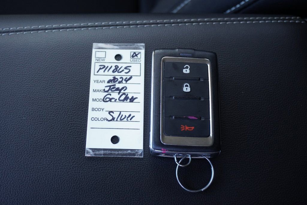 Used 2024 Jeep Grand Cherokee Laredo image 37