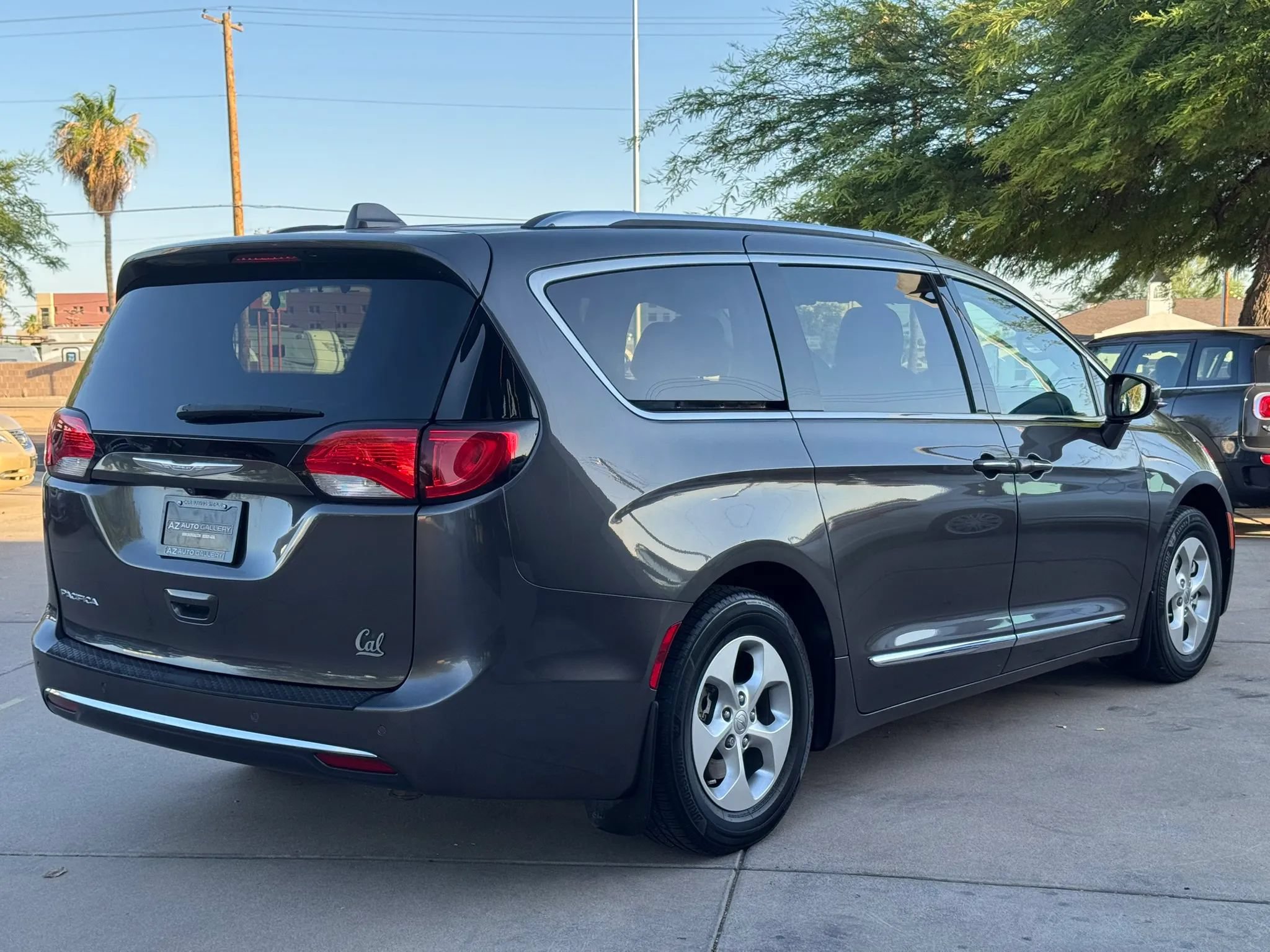 Used 2017 Chrysler Pacifica Touring-L Plus FWD image 6