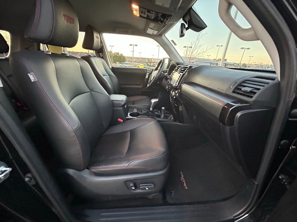 Used 2024 Toyota 4Runner TRD Off-Road Premium AWD/4WD image 32