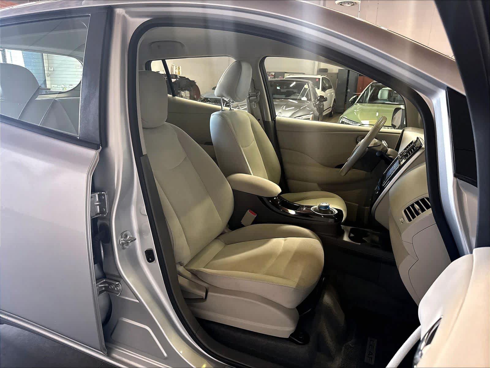 Used 2015 Nissan Leaf SV w/ LED & Quick Charge Package FWD image 10
