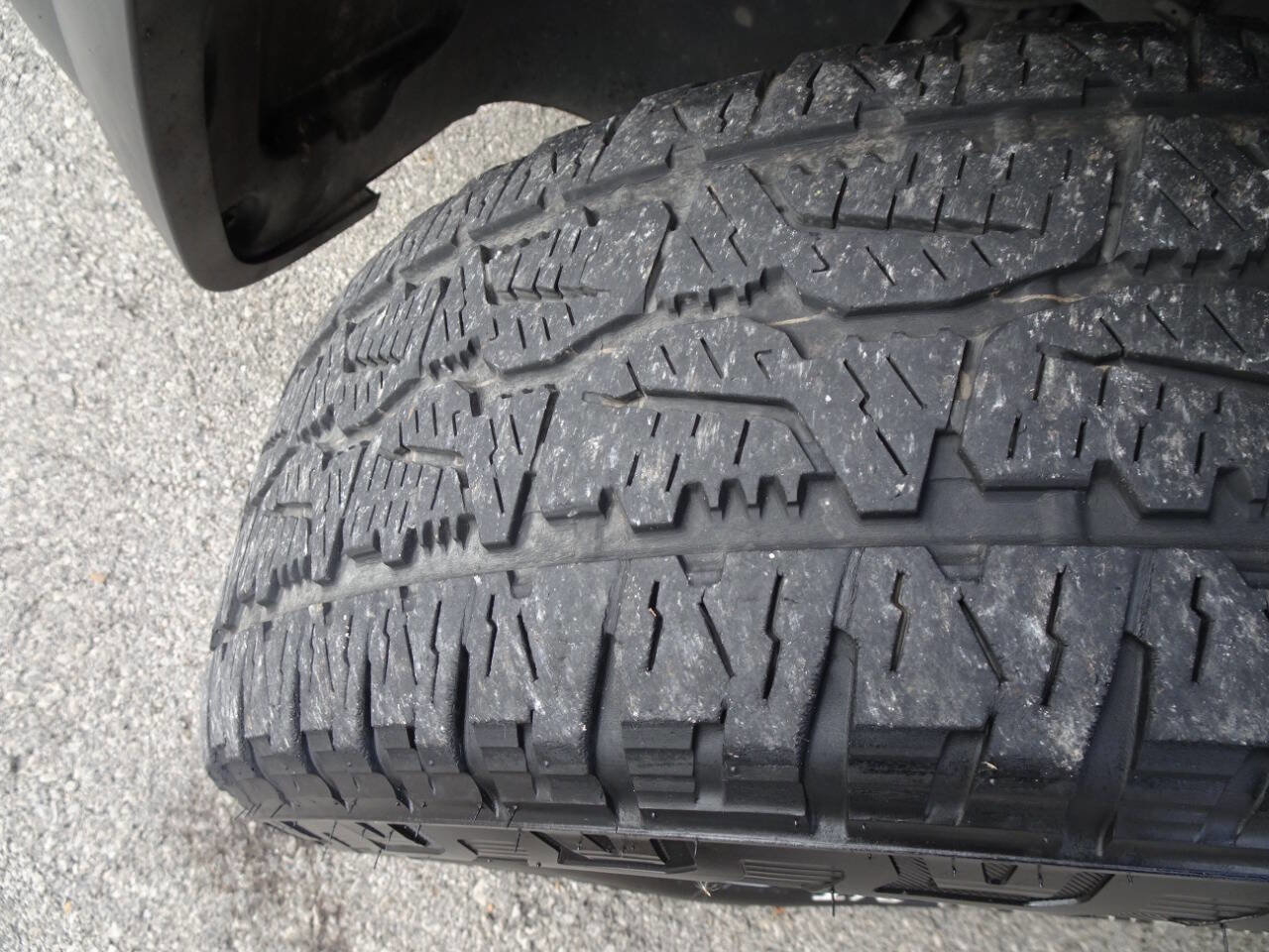 Used 2017 Jeep Cherokee Trailhawk image 13