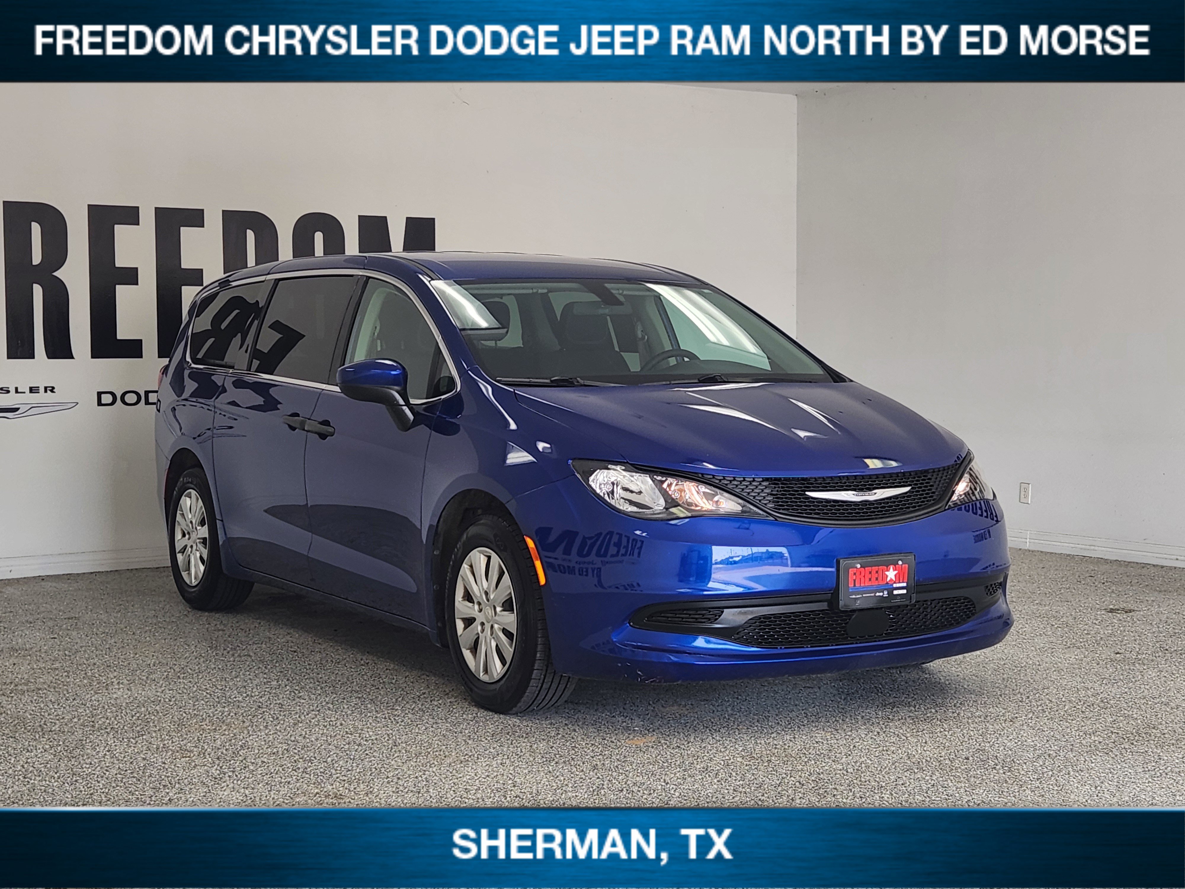 Used 2021 Chrysler Voyager L FWD image 2
