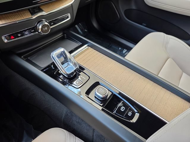 New 2026 Volvo XC60 B5 Plus w/ Protection Package Premier AWD/4WD image 26