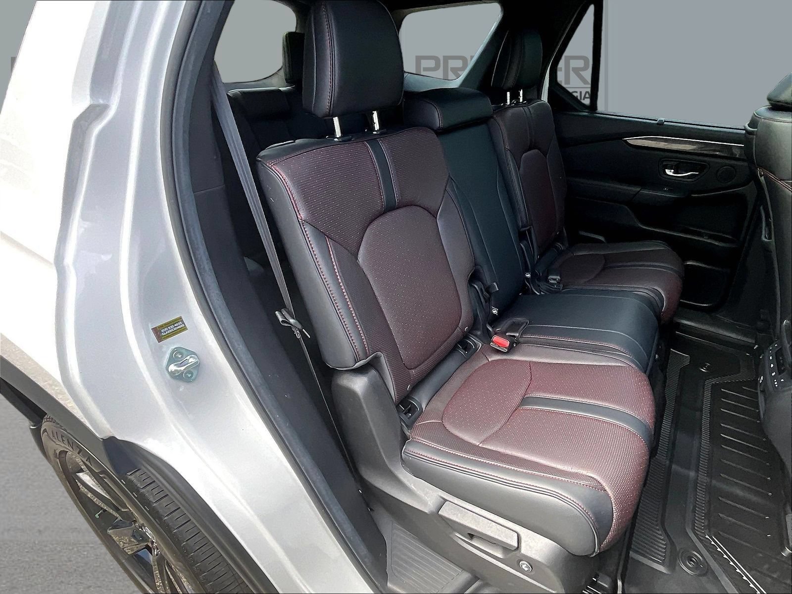 Used 2025 Honda Pilot Black Edition image 26