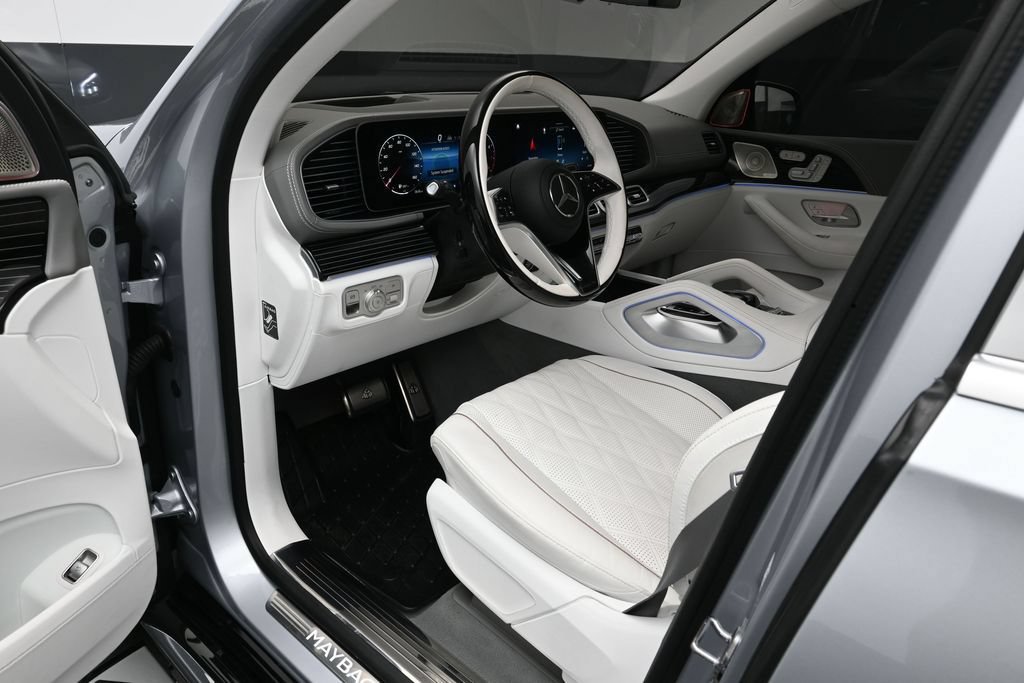 Used 2025 Mercedes-Benz Maybach GLS 600 4MATIC image 4