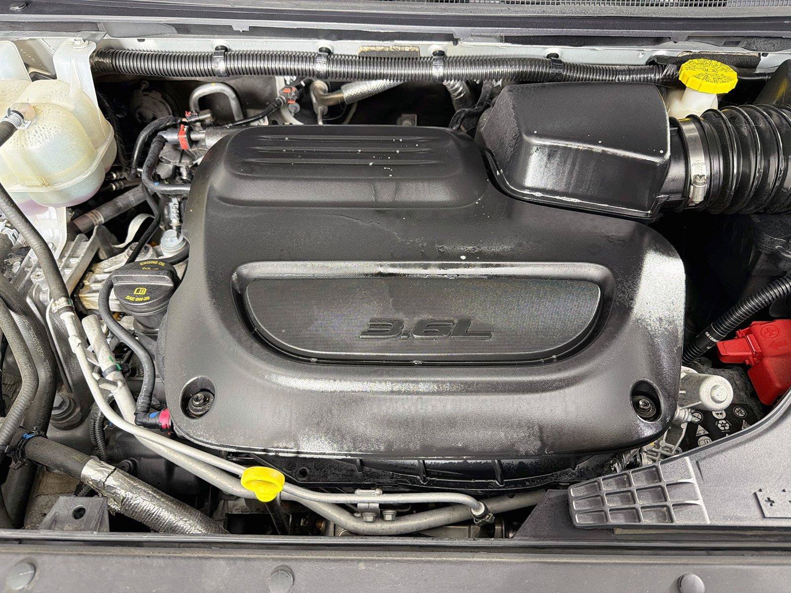 Used 2024 Chrysler Pacifica Touring-L FWD image 32