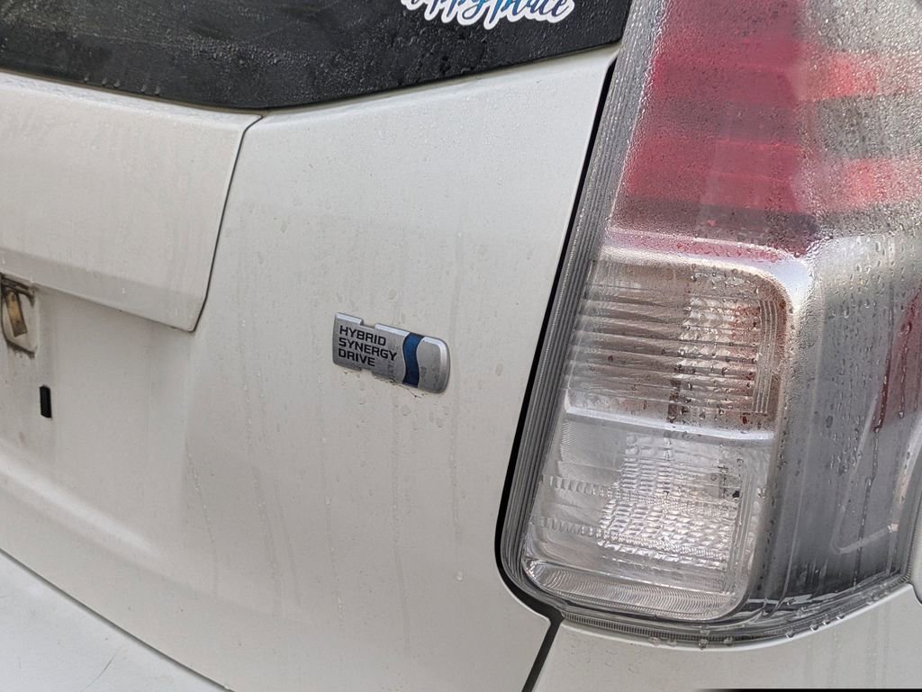 Used 2015 Toyota Prius V Three image 8