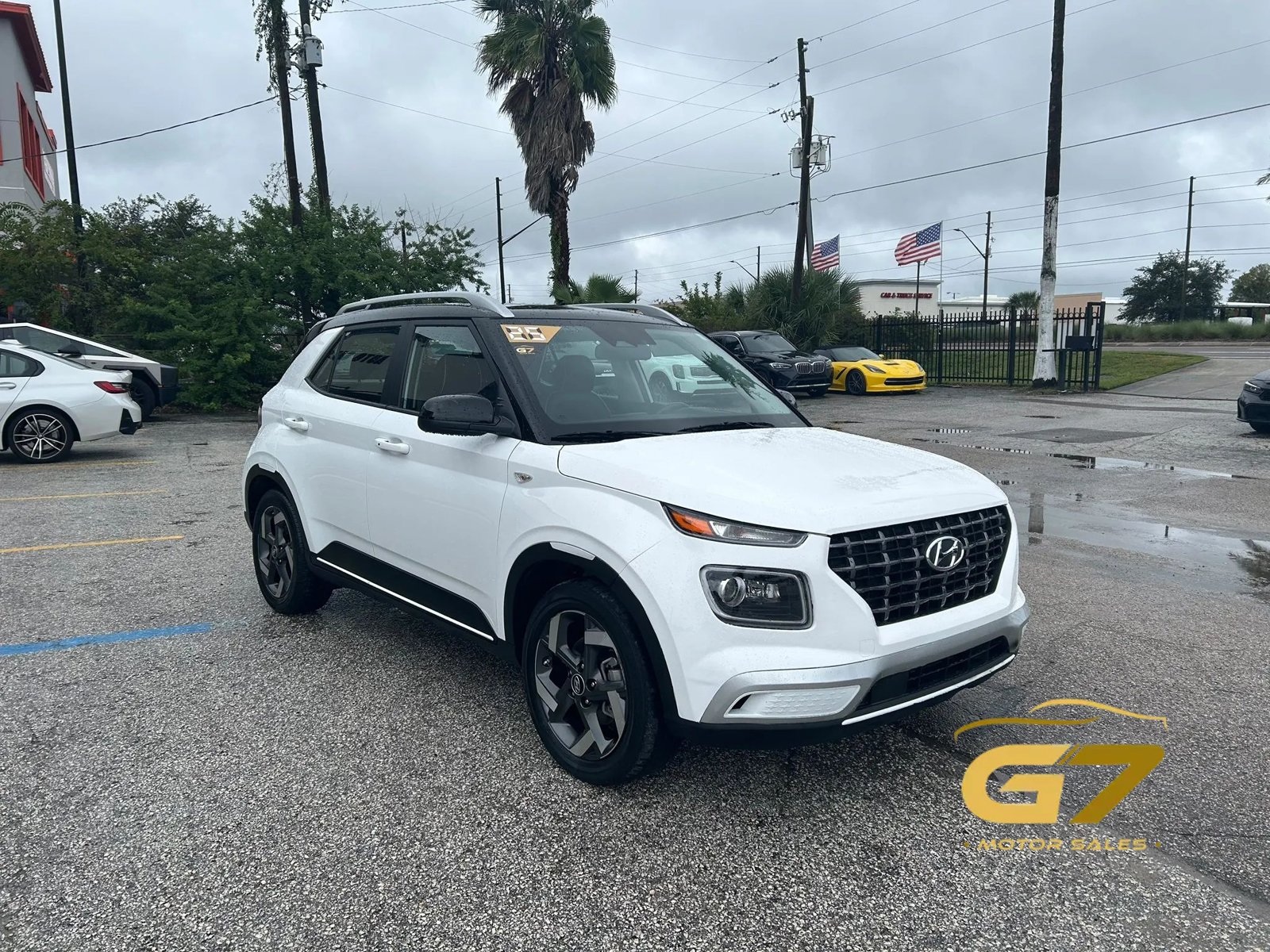 Used 2025 Hyundai Venue Limited FWD image 3
