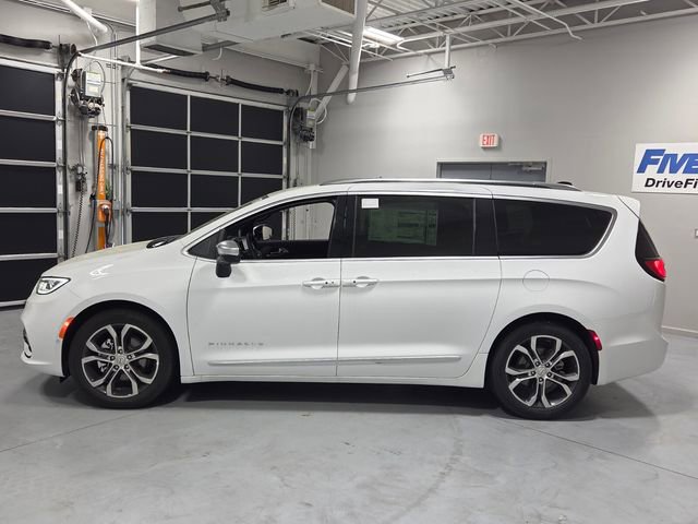 New 2026 Chrysler Pacifica Pinnacle image 4