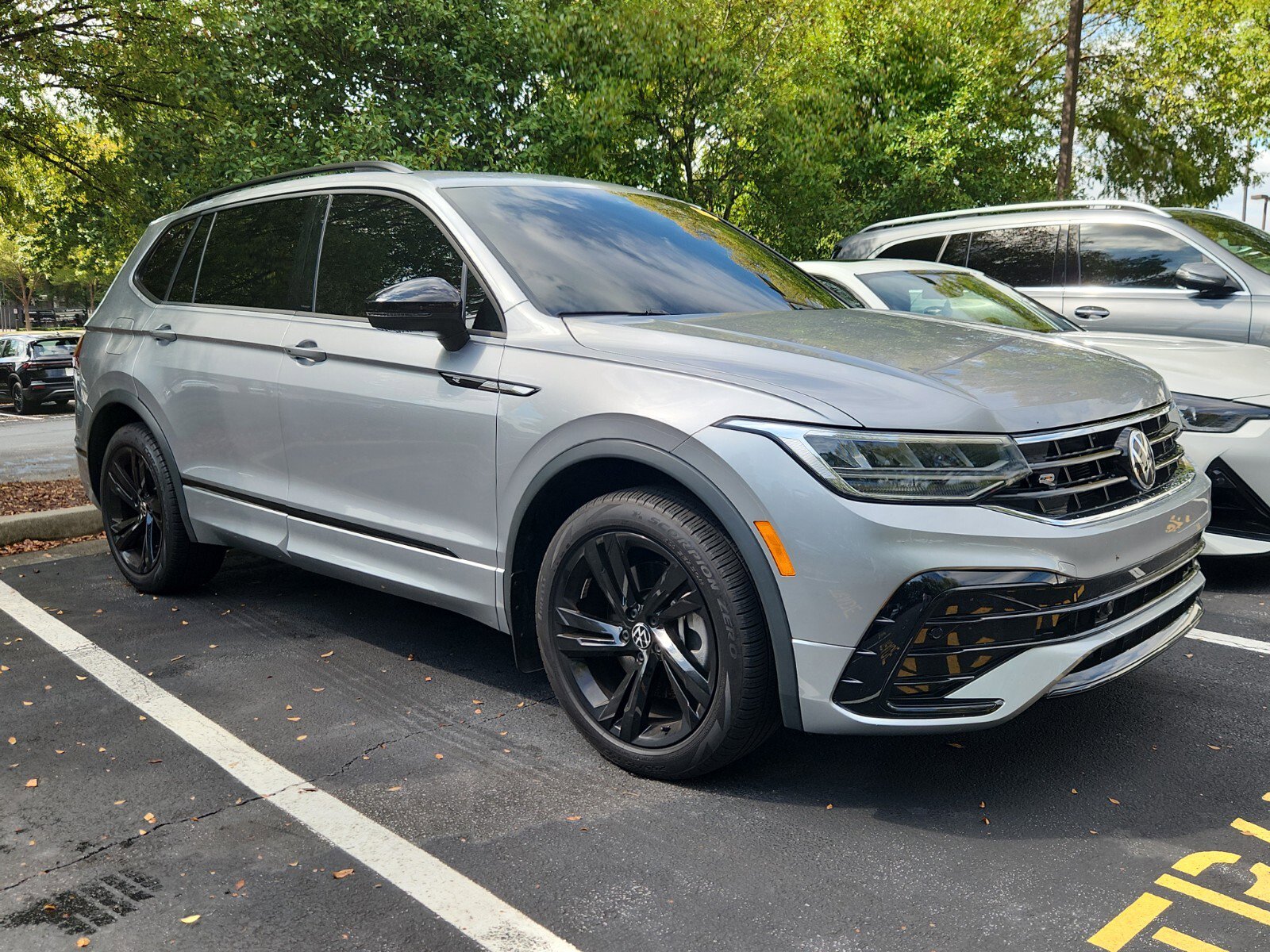 Used 2023 Volkswagen Tiguan SE R-Line