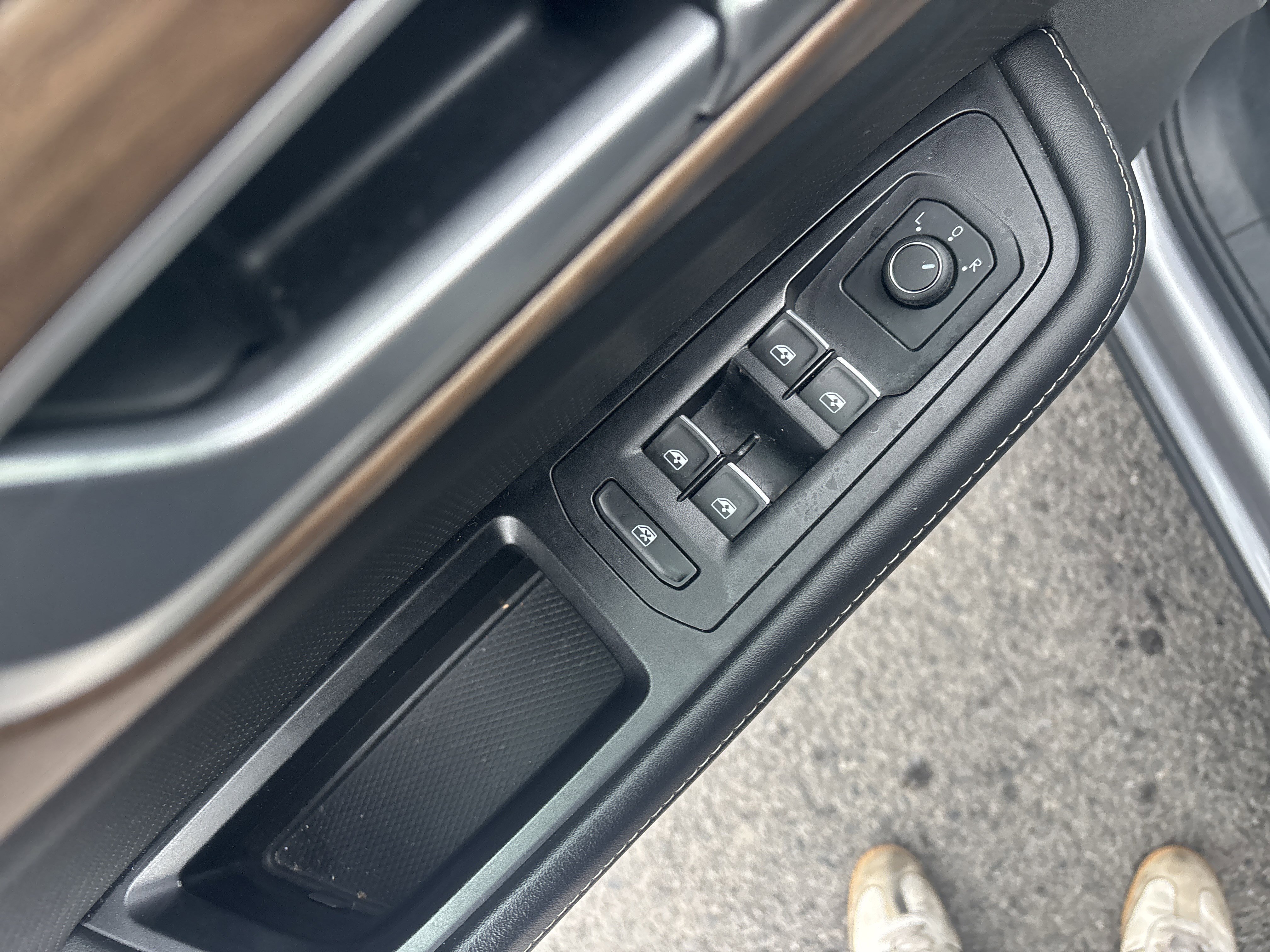 Used 2024 Volkswagen Atlas SE image 17