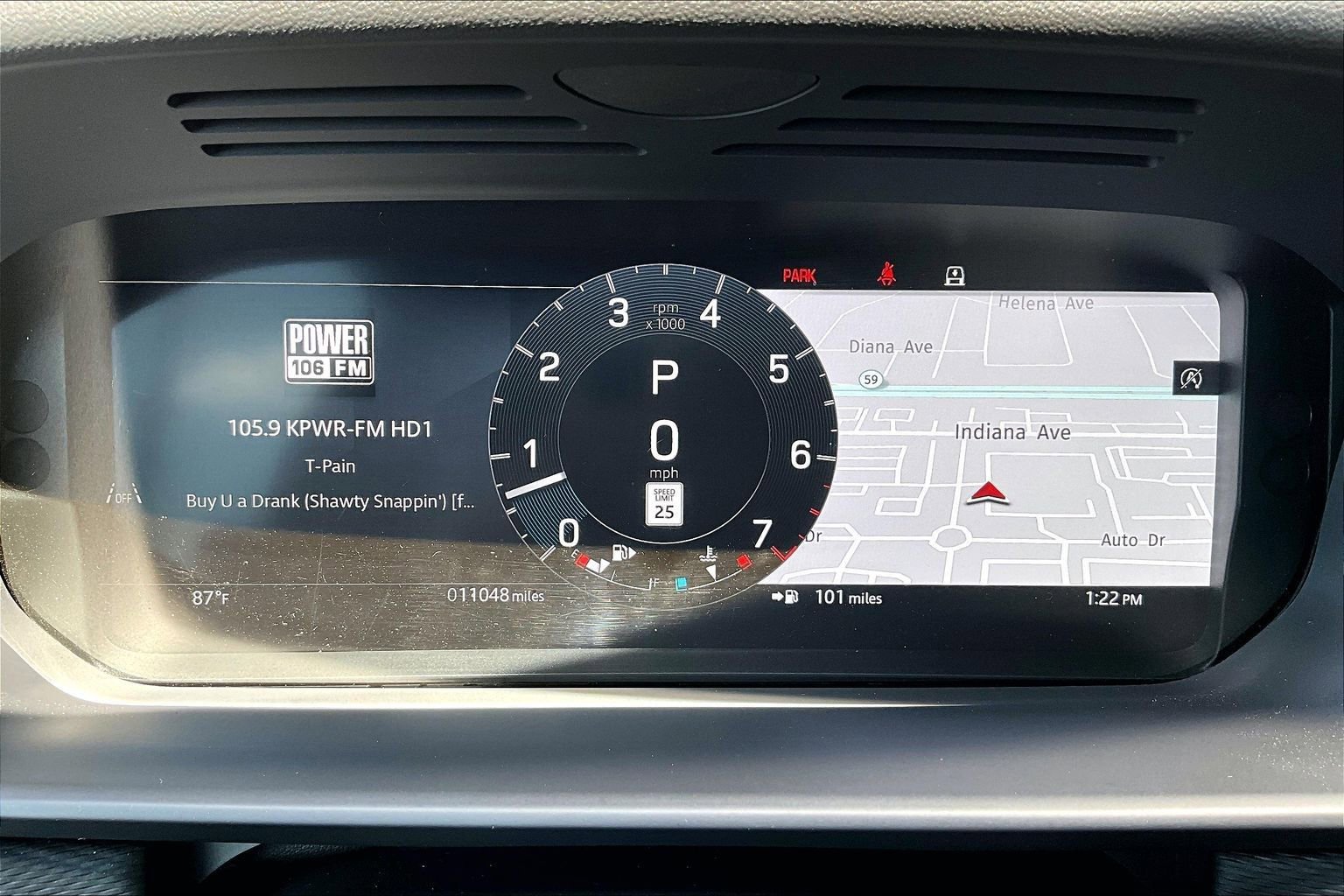 Used 2025 Land Rover Discovery Dynamic SE image 19