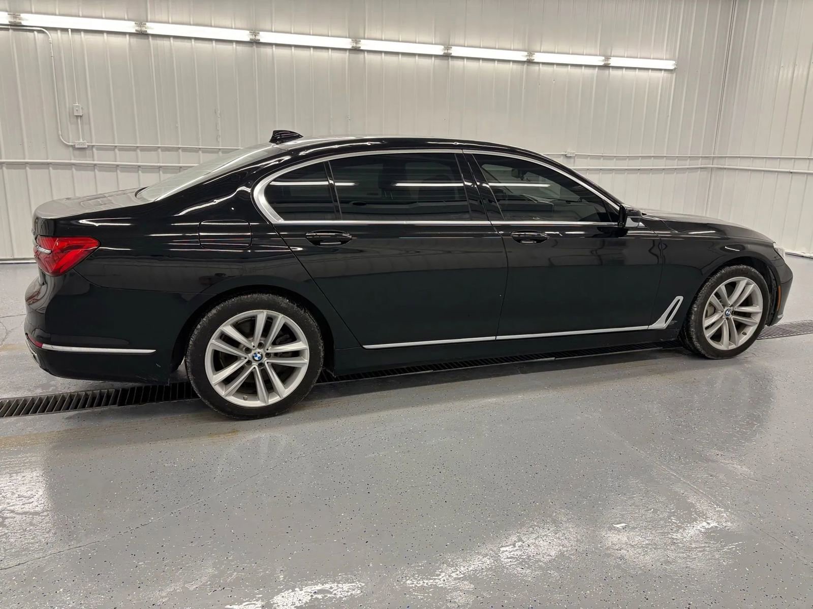 Used 2018 BMW 750i xDrive image 8