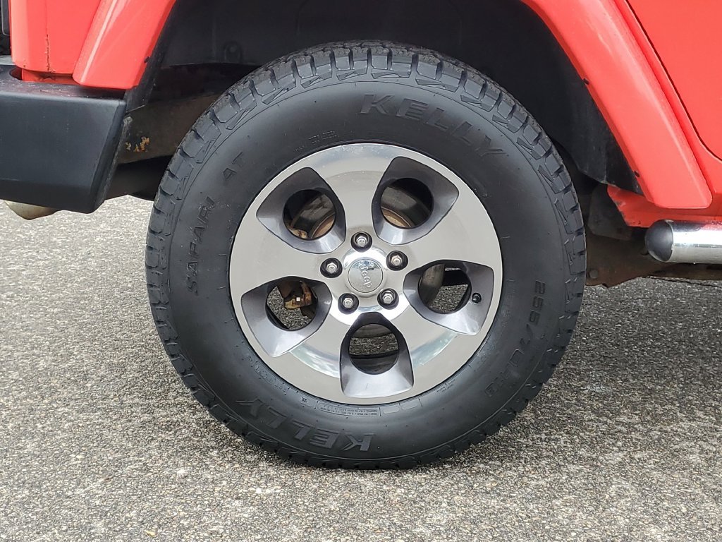 Used 2013 Jeep Wrangler Unlimited Sahara w/ Mopar Chrome Edition Group AWD/4WD image 6